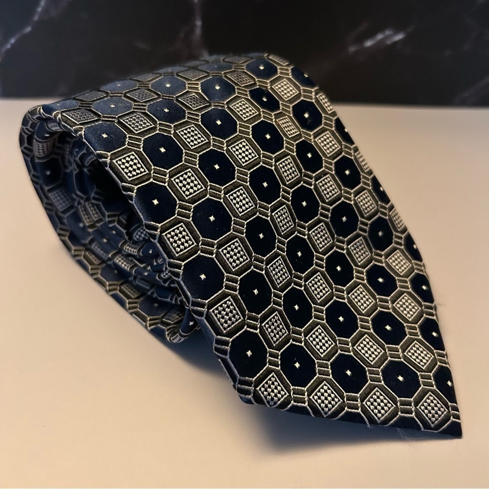 Crestview Silk Navy and Silver Geometric 59” Tie
